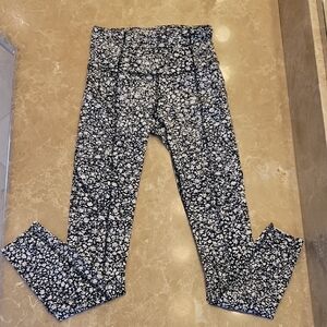 Lululemon Athletica Black & White Floral 7/8 Leggings, Sz 0